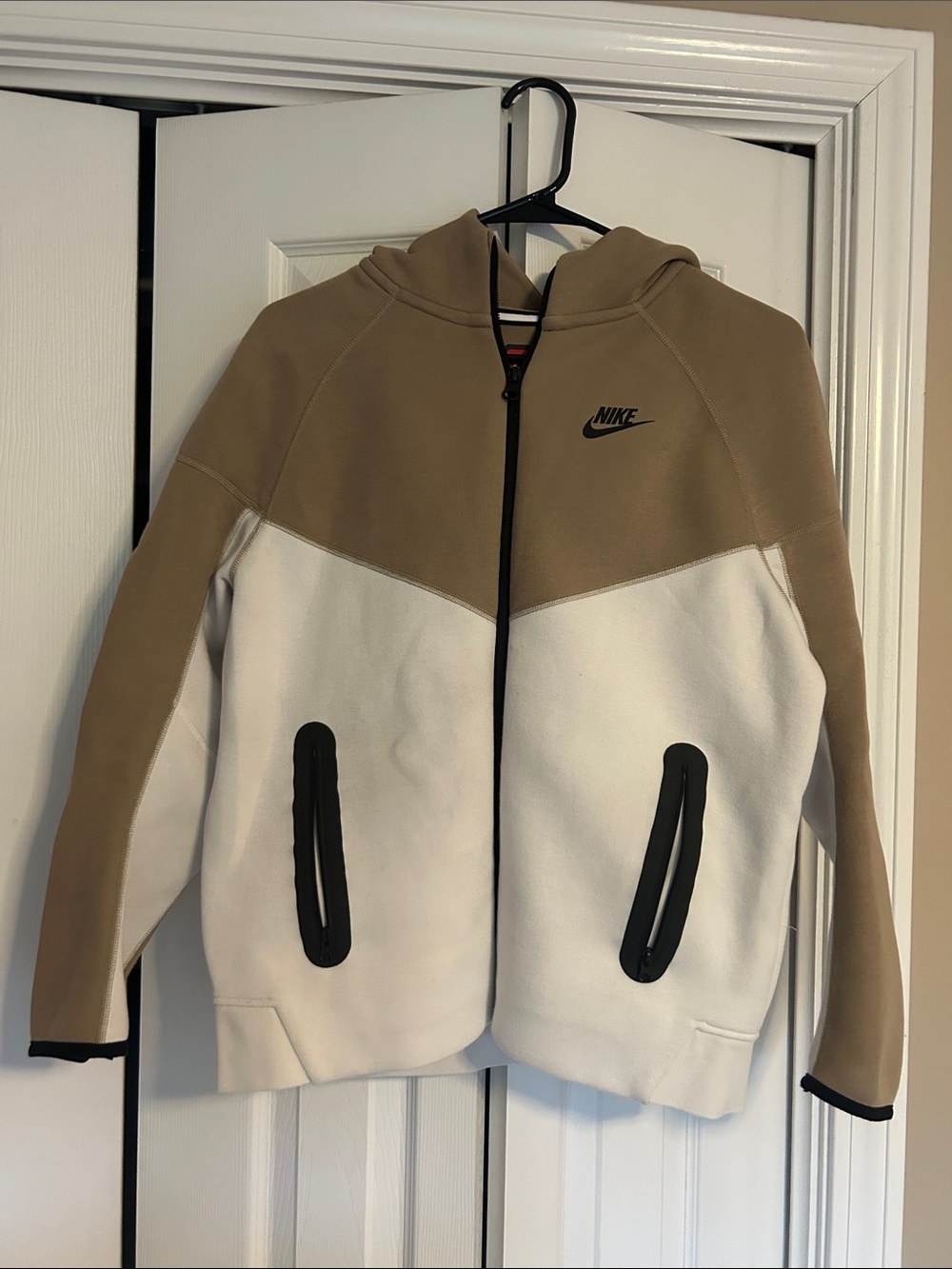 Nike Two-Tone Hooded Puffer Jacket in Tan and White